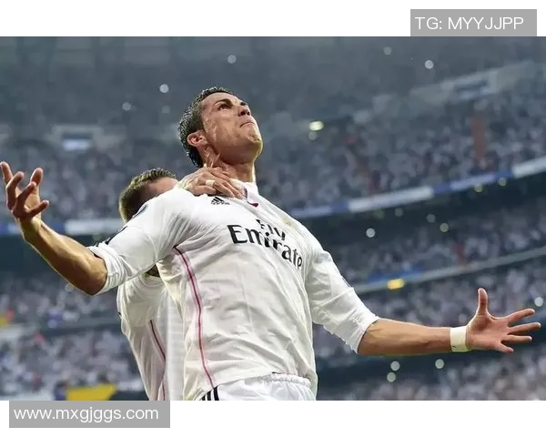 传奇足坛巨星再起风云 球场神话背后的辉煌与挑战