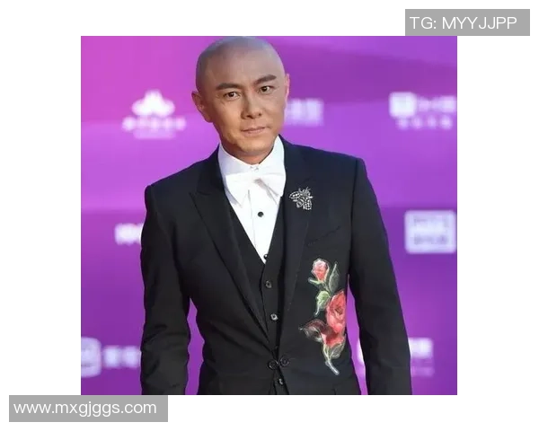 光头巨星闪耀绿茵场足球秃头球员的荣耀与传奇 光头巨星闪耀绿茵场足球秃头球员的荣耀与传奇